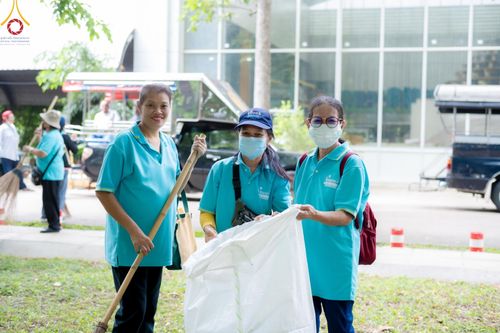 ภาพ No.145936:ชมรมจิตอาสาอนุรักษ์สิ่งแวดล้อม รับบุญทำความสะอาดบริเวณโบสถ์พระไตรปิฎก วัดพระธรรมกาย จ.ปทุมธานี วันที่ 25 กรกฎาคม พ.ศ. 2567