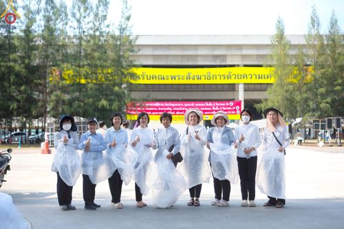 ภาพ No.220445:วันที่ 23-25 เมษายน พ.ศ. 2568 เจ้าหน้าที่และสาธุชนช่วยกัน รับบุญเก็บงานวันคุ้มครองโลก ณ วัดพระธรรมกาย