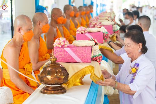 ภาพ No.84989:พิธีเจริญพระพุทธมนต์และพิธีสักการะ รูปเหมือนพระมงคลเทพมุนี (สด จนฺทสโร) ในวันที่ 5 สิงหาคม พ.ศ. 2566 ณ วัดพระธรรมกาย จ.ปทุมธานี เพื่ออัญเชิญประดิษฐาน  ณ วิหารพระมงคลเทพุนี (สด จนฺทสโร) ศูนย์ปฏิบัติธรรมภาคใต้ อ.บางกล่ำ จ.สงขลา