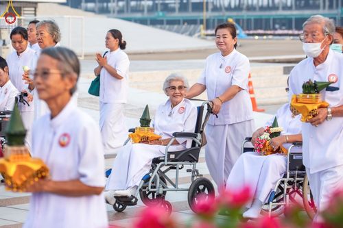 ภาพ No.133698:พิธีเวียนประทักษิณและพิธีวันทาเจดีย์ โครงการบรรพชาสามเณร ฟื้นฟูพระพุทธศาสนาทั่วไทย ณ วัดพระธรรมกาย วันเสาร์ที่ 6 เมษายน พ.ศ. 2567