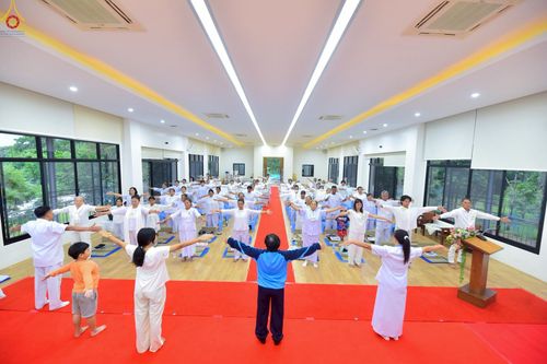 ภาพ No.250040:วันที่ 26-28 กันยายน พ.ศ. 2568 โครงการอบรมอุบาสกแก้ว อุบาสิกาแก้ว รุ่นที่ 3 ตัวแทนทอดกฐินสามัคคีทั่วไทย 30,000 วัด ณ ศูนย์ปฏิบัติธรรมจันทบุรี จ.จันทบุรี