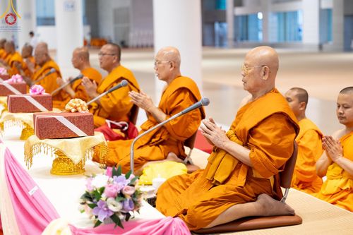 ภาพ No.57936:พิธีมุทิตาสักการะพระสังฆาธิการ ผู้ที่ได้รับพระราชทานเลื่อนและตั้งสมณศักดิ์ ปีพุทธศักราช 2567 วันอาทิตย์ที่ 28 เมษายน พ.ศ. 2567 ณ วัดพระธรรมกาย จ.ปทุมธานี