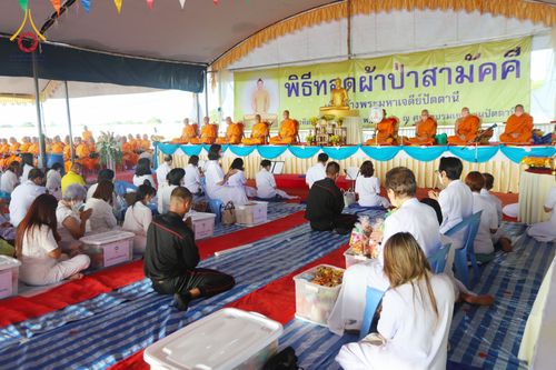 ภาพ No.76173:พิธีกลั่นแผ่นดินสร้างมหาเจดีย์ปัตตานี , พิธีตักบาตรแด่พระภิกษุสงฆ์ 159 รูป ,  พิธีทอดผ้าป่า , พิธีโปรยรัตนชาติ ,  พิธีจุดประทีปถวายเป็นพุทธบูชา ณ ศูนย์อบรมเยาวชนปัตตานี จ.ปัตตานี วันอาทิตย์ที่ 5 กุมภาพันธ์ พ.ศ.2566