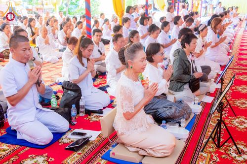ภาพ No.145485:ศูนย์ปฎิบัติธรรมนครวัด ร่วมกับสำนักงานเจ้าคณะจังหวัดไพลิน ถวายเทียนพรรษา มหาสังฆทานครั้งยิ่งใหญ่ เชื่อมสัมพันธ์ ไทย-กัมพูชา 80 วัด บูชาธรรมธรรมหลวงพ่อธัมมชโย ณ วัดโพธิมาราม จ.ไพลิน ประเทศกัมพูชา วันพุธที่ 17 กรกฎาคม พ.ศ. 2567