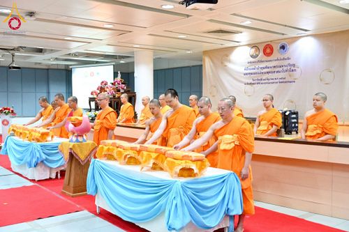 ภาพ No.229041:วันอาทิตย์ที่ 15 มิถุนายน พ.ศ. 2568 พิธีทอดผ้าป่าทุนพัฒนาพระมหาเปรียญ และทุนเผยแผ่พระพุทธศาสนาไปทั่วโลก ณ ห้องสัมมนา SPD สภาธรรมกายสากล วัดพระธรรมกาย