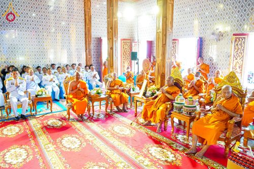 ภาพ No.146673:พิธีต้อนรับสัญญาบัตร พัดยศ ผ้าไตร ในโอกาสที่พระบาทสมเด็จพระเจ้าอยู่หัว ทรงพระกรุณาโปรดพระราชทานสัญญาบัตรตั้งสมณศักดิ์ พระวิมลศาสนวิเทศ (สำรวจ กมโล) เจ้าอาวาสวัดไทยนอร์เวย์ เป็นพระราชาคณะชั้นราช ในราชทินนามที่ “พระราชวชิรศาสนวิเทศ”