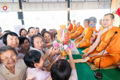 ภาพ No.176928:พิธีทอดกฐิน ณ วัดศรีวรรณวนาราม จ.ปทุมธานี ในโครงการทอดกฐินสามัคคีทั่วไทย 30,000 วัด บูชาธรรม 80 ปี หลวงพ่อธัมมชโย โดยคณะศิษยานุศิษย์วัดพระธรรมกาย วันที่ 2 พฤศจิกายน พ.ศ. 2567