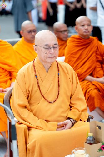 ภาพ No.237040:วันอาทิตย์ที่ 10 สิงหาคม พ.ศ. 2568 มหาสังฆทานครั้งยิ่งใหญ่ ตักบาตรพระ 10,000 รูป ถ.นิพัทธ์อุทิศ 3 ใจกลางนครหาดใหญ่ จ.สงขลา (ชุดที่ 2)