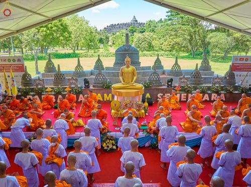 ภาพ No.67983:พิธีบรรพชาสามเณรธรรมทายาท ณ บรมพุทโธ ประเทศอินโดนีเซีย วันที่ 17 ธันวาคม พ.ศ. 2565