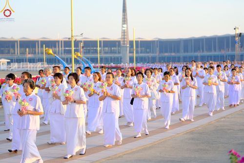 ภาพ No.180519:พิธีบรรพชาอุปสมบท โครงการอุปสมบทบูชาธรรมมหาปูชนียาจารย์ ประจำปีพุทธศักราช 2567 วันเสาร์ที่ 7 ธันวาคมพ.ศ. 2567 ณ วัดพระธรรมกาย จ.ปทุมธานี