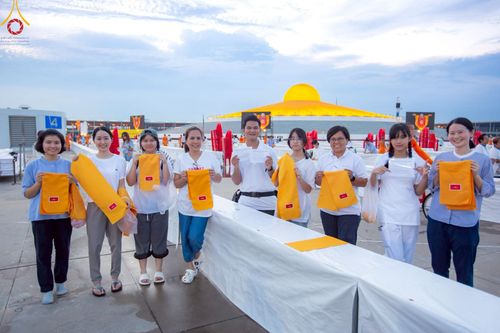 ภาพ No.218920:วันที่ 18-20 เมษายน พ.ศ. 2568 การเตรียมงานในลานธรรม , วิหารคด เพื่องานวันคุ้มครองโลก 22 เมษายน พศ. 2568