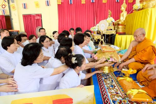 ภาพ No.254636:วันที่ 13 ตุลาคม พ.ศ. 2568 พิธีทอดกฐินสามัคคีทั่วไทย 30,000 วัด โดยคณะศิษยานุศิษย์ บูชาธรรม 81 ปี หลวงพ่อธัมมชโย ณ วัดจันทร์ใน แขวงบางคอแหลม เขตยานนาวา กรุงเทพมหานคร