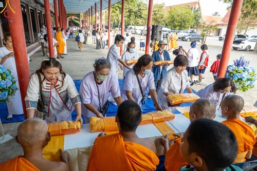 ภาพ No.189864:พิธีทอดผ้าป่าทำนุบำรุงศาสนสถาน ณ วัดอัมพวัน ต.สองพี่น้อง อ.สองพี่น้อง จ.สุพรรณบุรี ในโครงการธรรมยาตรา กตัญญูบูชา มหาปูชนียาจารย์ พระมงคลเทพมุนี(สด จนฺทสโร) พระผู้ปราบมาร อนุสรณ์สถาน 7 แห่ง ปีที่ 13 วันที่ 5 มกราคม พ.ศ. 2568