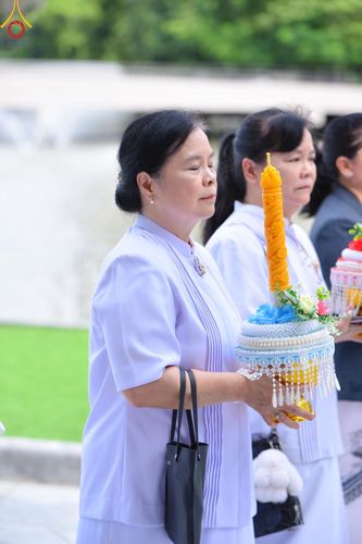 ภาพ No.144596:ชาวอำเภอคลองหลวง จังหวัดปทุมธานี ถวายเทียนพรรษามหามงคล เนื่องในเทศกาลเข้าพรรษา ประจำปี 2567 แด่คณะสงฆ์วัดพระธรรมกาย  วันพฤหัสบดีที่ 18 กรกฎาคม พ.ศ. 2567