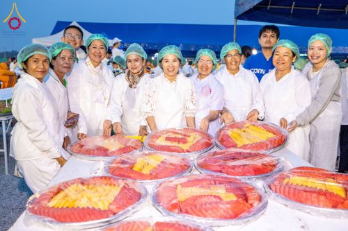 ภาพ No.200181:พิธีถวายภัตตาหารเป็นสังฆทาน แด่พระธรรมยาตรา ณ อนุสรณ์สถานบางปลา วัดบางปลา อำเภอบางเลน จังหวัดนครปฐม ในโครงการธรรมยาตรา กตัญญูบูชา มหาปูชนียาจารย์ พระมงคลเทพมุนี(สด จนฺทสโร) พระผู้ปราบมาร อนุสรณ์สถาน 7 แห่ง ปีที่ 13 วันที่ 23 มกราคม พ.ศ. 2568