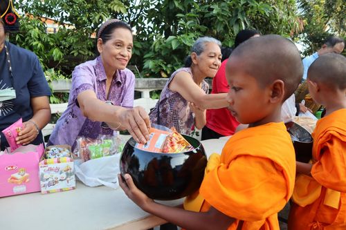 ภาพ No.61050:สามเณรออกบิณฑบาต และกิจกรรมอบรมสามเณร ในโครงการบรรพชาสามเณรฟื้นฟู พระพุทธศาสนาทั่วไทย ณ ศูนย์อบรมที่พักสงฆ์บ้านร่มเย็น จ.นราธิวาส วันที่ 2-15 เมษายน พ.ศ. 2567