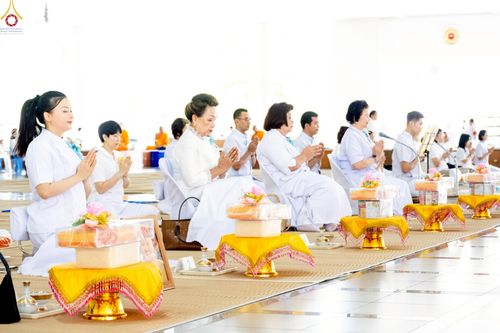 ภาพ No.248504:วันที่ 27 กันยายน พ.ศ. 2568 พิธีถวายเมนูสวรรค์เพื่อการบรรลุธรรม ณ หอฉันคุณยายอาจารย์ฯ วัดพระธรรมกาย