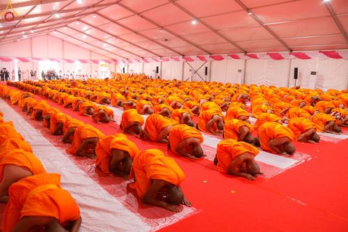 ภาพ No.103238:พิธีบรรพชา พิธีขอศีลและนิสัย ธรรมทายาทชาวอินโดนีเซียกว่า 1,000 คน ณ มหาเจดีย์บุโรพุทโธ ประเทศอินโดนีเซีย ในวันที่ 19 ธันวาคม พ.ศ. 2566