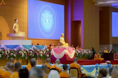 ภาพ No.251234:วันที่ 10 ตุลาคม พ.ศ. 2568 พิธีปฏิบัติธรรม ในวันคล้ายวันเกิด 141 ปี พระมงคลเทพมุนี (สด จนฺทสโร) พระผู้ปราบมาร ณ สภาธรรมกายสากล วัดพระธรรมกาย