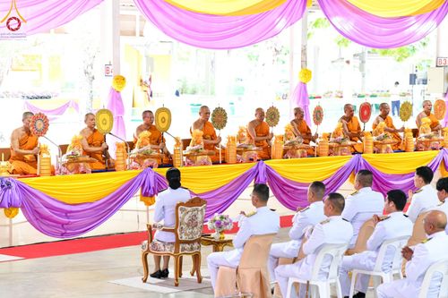 ภาพ No.138942:กิจกรรมเฉลิมพระเกียรติ สมเด็จพระนางเจ้าฯ พระบรมราชินี เนื่องในโอกาสวันเฉลิมพระชนมพรรษา พิธีเจริญพระพุทธมนต์ , ทำบุญตักบาตรพระสงฆ์ ถวายพระราชกุศล , พิธีถวายเครื่องราชสักการะ , และพิธีจุดเทียนถวายพระพรชัยมงคล วันที่ 3 มิถุนายน พ.ศ. 2567 ณ อาคารโถงช้าง วัดพ