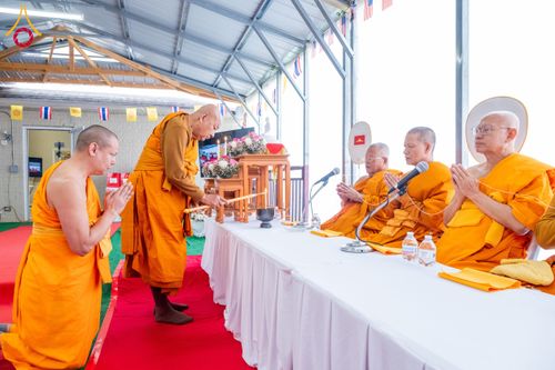 ภาพ No.135450:พิธีเจริญพระพุทธมนต์สมโภช แก้วบรมจักรพรรดิรัตนอนันต์ สถาปนาอาคารปฏิบัติธรรม แก้วธรรมชัยรัตนอนันต์ บูชาธรรมเนื่องในโอกาสอายุวัฒนมงคล 80 ปี หลวงพ่อธัมมชโย (22 เมษายน พ.ศ. 2567) วันพุธที่ 3 เมษายน พ.ศ. 2567 ณ วัดพระธรรมกายเทนเนสซี ประเทศสหรัฐอเมริกา