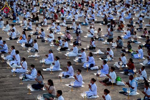 ภาพ No.250429:วันอังคารที่ 7 ตุลาคม พ.ศ. 2568 พิธีจุดประทีปบูชาพระรัตนตรัย ณ ลานธรรมปทุมรัตน์ธรรมเจดีย์ พุทธอุทยานนานาชาติ อ.โพนพิสัย จ.หนองคาย