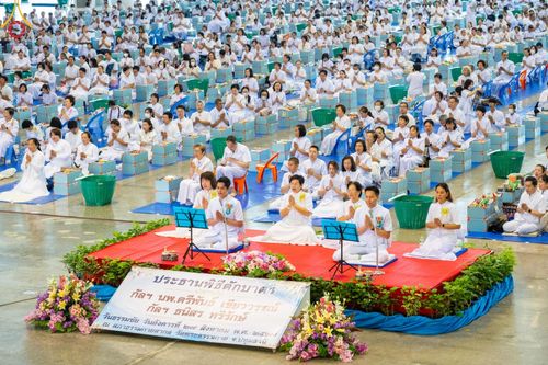 ภาพ No.149884:พิธีตักบาตร , พิธีปฎิบัติธรรม , พิธีถวายภัตตาหารเมนูสวรรค์ ในพรรษาแห่งการเข้าถึงธรรม วันธรรมชัย วันอังคารที่ 27 สิงหาคม พ.ศ.2567 ณ สภาธรรมกายสากล วัดพระธรรมกาย