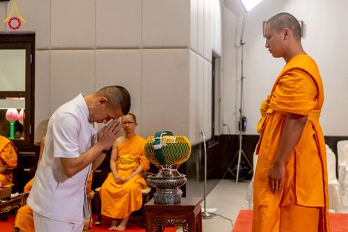 ภาพ No.231225:วันพฤหัสบดีที่ 3 กรกฏาคม พ.ศ. 2568 พิธีมุทิตาสักการะพระภิกษุนาคหลวง พระมหาพนาวัฒน์ ธมฺมนฺตคามี (จันทร์เผือก) เปรียญธรรม ๙ ประโยค ณ วัดพระธรรมกาย ปทุมธานี