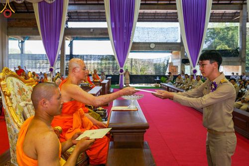 ภาพ No.125613:พิธีมอบโล่และทุนการศึกษา โครงการโรงเรียนส่งเสริมศีลธรรม  "นักบุญขุนเขา" ครั้งที่ ๒ ณ อาคารธรรมสภา วัดบ้านขุน ตำบลบ่อหลวง อำเภอฮอด จังหวัดเชียงใหม่ วันอังคารที่ ๒๗ กุมภาพันธ์ พ.ศ.๒๕๖๗