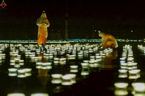 ภาพ No.244189:วันที่ 7 กันยายน พ.ศ. 2568 พิธีจุดประทีป วันครูผู้ค้นพบวิชชาธรรมกาย ณ ลานธรรมฯ และวิหารคด วัดพระธรรมกาย