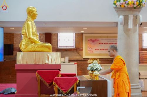 ภาพ No.161371:วัดพระธรรมกายลอนดอน สหราชอาณาจักร จัดงานบุญ น้อมถวายเป็นพุทธบูชา และบูชาธรรมเนื่องในวาระ 140 ปี วันคล้ายวันเกิดด้วยรูปกายเนื้อของ พระมงคลเทพมุนี (สด จนฺทสโร) พระผู้ปราบมาร ในวันที่ 10 ตุลาคม พ.ศ. 2567