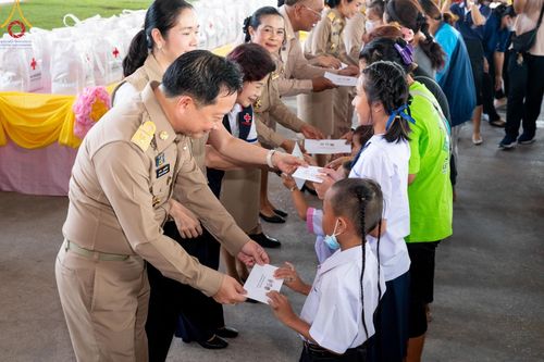 ภาพ No.58056:โครงการจัดหน่วยบริการจังหวัดเคลื่อนที่ และหน่วยบำบัดทุกข์ บำรุงสุข สร้างรอยยิ้ม ให้ประชาชนจังหวัดปทุมธานี ในวันพฤหัสบดีที่ 25 เมษายน พ.ศ. 2567 ณ วัดเกิดการอุดม อ.คลองหลวง จ.ปทุมธานี