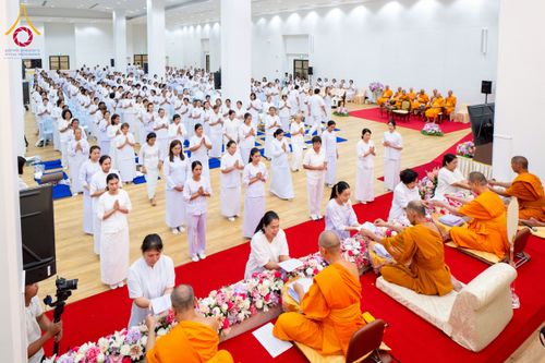 ภาพ No.221840:โครงการปฏิบัติธรรมอบรมศีลธรรม “บวชอุบาสิกาแก้ว” ถวายเป็นพระราชกุศลแด่พระบาทสมเด็จพระเจ้าอยู่หัว เนื่องในโอกาสมหามงคล “วันฉัตรมงคล”  ระหว่างวันที่ 2 – 4 พฤษภาคม 2568  ณ อาคาร 115 ปี คุณยายอาจารย์ฯ