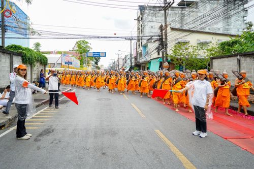 ภาพ No.129984:V.34 เพื่อธรรมเพื่อบางกล่ำ การรับบุญของเจ้าหน้าที่หน่วยงานต่างๆ  เพื่องานธรรมยาตราอัญเชิญพระบรมสารีริกธาตุ ประดิษฐาน ณ มหารัตนเจดีย์สิริปทุมสวรรค์ (เจดีย์อริยพุทธะ 5 พระองค์) ณ ศูนย์ปฏิบัติธรรมภาคใต้ อ.บางกล่ำ จ.สงขลา ระหว่างวันที่ 9-10 มีนาคม พ.ศ. 2567