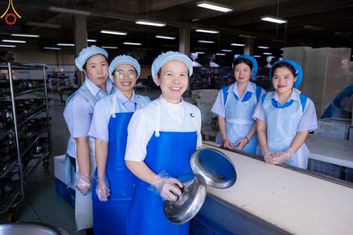 ภาพ No.184769:พิธีถวายภัตตาหารเมนูสวรรค์ "เพื่อการบรรลุธรรม" เนื่องในวาระอายุวัฒนมงคล 84 ปี หลวงพ่อทัตตชีโว วันเสาร์ที่ 21 ธันวาคม พ.ศ. 2567 ณ หอฉันคุณยายอาจารย์ฯ วัดพระธรรมกาย