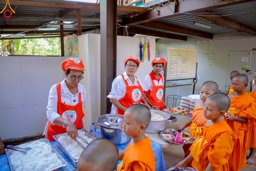 ภาพ No.218164:วันอาทิตย์ที่ 6 เมษายน พ.ศ. 2568 ว่าที่ร้อยตรี ตระกูล โทธรรม ผู้ว่าราชการจังหวัดนราธิวาส เหล่ากาชาดจังหวัดนราธิวาส และเจ้าหน้าที่ข้าราชการทุกภาคส่วน ร่วมถวายภัตตาหารแด่คณะสงฆ์และสามเณรภาคฤดูร้อน ณ ที่พักสงฆ์บ้านร่มเย็น ศูนย์อบรมเยาวชนเมืองนราธิวาส