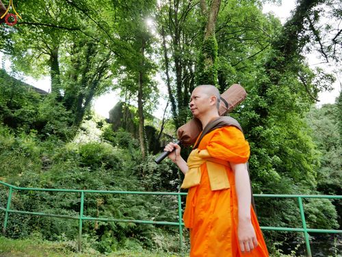 ภาพ No.148777:คณะสงฆ์และสามเณร วัดพระธรรมกายแมนเชสเตอร์  สหราชอาณาจักร จัดเดินธรรมยาตราที่ Peak District National Park , New Mills central , Upper Derwent Visitor Centre, Hope Valley วันอังคารที่ 6 สิงหาคม พ.ศ. 2567