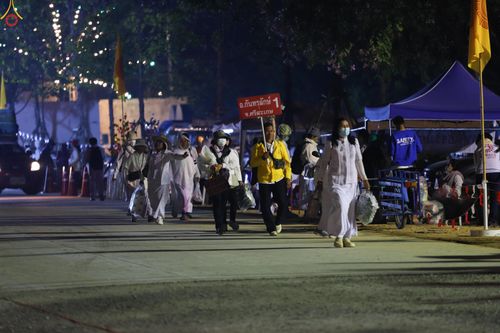 ภาพ No.292333:วันที่ 11 มกราคม พ.ศ. 2569 พิธีตักบาตรพระธรรมยาตรา ณ อนุสรณ์สถานคลองบางนางแท่น อ.สามพราน จ.นครปฐม ในโครงการธรรมยาตรา กตัญญูบูชา มหาปูชนียาจารย์ พระมงคลเทพมุนี(สด จนฺทสโร) พระผู้ปราบมาร อนุสรณ์สถาน 7 แห่ง ปีที่ 14