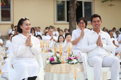 ภาพ No.296970:วันที่ 17 มกราคม พ.ศ. 2569 พิธีจุดประทีปถวายเป็นพุทธบูชา และบูชาธรรมมหาปูชนียาจารย์  ณ วัดโบสถ์บน ต.บางคูเวียง จ.นนทบุรี อนุสรณ์สถานลำดับที่ 4 สถานที่เกิดด้วยกายธรรม ในโครงการธรรมยาตรา กตัญญูบูชา มหาปูชนียาจารย์ พระมงคลเทพมุนี(สด จนฺทสโร) พระผู้ปราบมาร อ