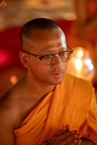 ภาพ No.290226:วันที่ 6 มกราคม พ.ศ. 2569 พิธีจุดประทีปถวายเป็นพุทธบูชา และบูชาธรรมมหาปูชนียาจารย์ (ภาพชุดที่ 2) ณ อนุสรณ์สถานมหาวิหารพระมงคลเทพมุนี (โลตัสแลนด์) อ.สองพี่น้อง จ.สุพรรณบุรี ในโครงการธรรมยาตรา กตัญญูบูชา มหาปูชนียาจารย์ พระมงคลเทพมุนี(สด จนฺทสโร) พระผู้ปรา