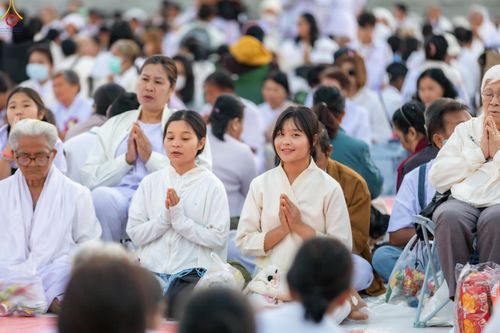 ภาพ No.302467:วันที่ 24 มกราคม พ.ศ. 2569 พิธีตักบาตรพระธรรมยาตรา ณ อนุสรณ์สถานลำดับที่ 5 สถานที่เผยแผ่วิชชาธรรมกายครั้งแรก อนุสรณ์สถานบางปลา วัดบางปลา อำเภอบางเลน จังหวัดนครปฐม ในโครงการธรรมยาตรา กตัญญูบูชา มหาปูชนียาจารย์ พระมงคลเทพมุนี(สด จนฺทสโร) พระผู้ปราบมาร อนุส