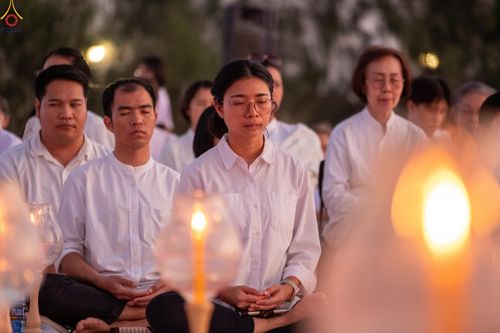 ภาพ No.302359:วันที่ 23 มกราคม พ.ศ. 2569 พิธีจุดประทีปธรรมถวายเป็นพุทธบูชา (ภาพชุดที่ 2) และบูชาธรรมมหาปูชนียาจารย์  ณ อนุสรณ์สถานลำดับที่ 5 สถานที่เผยแผ่วิชชาธรรมกายครั้งแรก อนุสรณ์สถานบางปลา วัดบางปลา อำเภอบางเลน จังหวัดนครปฐม ในโครงการธรรมยาตรา กตัญญูบูชา มหาปูชนีย