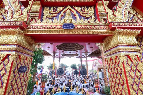 ภาพ No.295037:วันที่ 14 มกราคม พ.ศ. 2569 พิธีต้อนรับพระธรรมยาตรา อนุสรณ์สถานลำดับที่ 4  สถานที่เกิดด้วยกายธรรม ณ วัดโบสถ์บน ต.บางคูเวียง จ.นนทบุรี ในโครงการธรรมยาตรา กตัญญูบูชา มหาปูชนียาจารย์ พระมงคลเทพมุนี(สด จนฺทสโร) พระผู้ปราบมาร อนุสรณ์สถาน 7 แห่ง ปีที่ 14