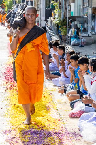 ภาพ No.287776:วันที่ 3 มกราคม พ.ศ. 2569 พิธีต้อนรับพระธรรมยาตรา ครั้งที่ 2 (ภาพชุดที่ 2) ในโครงการธรรมยาตรา กตัญญูบูชา มหาปูชนียาจารย์ พระมงคลเทพมุนี(สด จนฺทสโร) พระผู้ปราบมาร อนุสรณ์สถาน 7 แห่ง ปีที่ 14 ณ อนุสรณ์สถานมหาวิหารพระมงคลเทพมุนี (โลตัสแลนด์) อ.สองพี่น้อง จ.