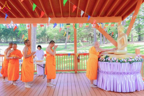 ภาพ No.321640:วันอาทิตย์ที่ 12 เมษายน พ.ศ.2569 กิจกรรมงานบุญวันสงกรานต์ (ตักบาตร ขอขมาพ่อแม่ สรงน้ำพระ รดน้ำขอพร) ณ วัดพระธรรมกายจอร์เจีย ประเทศสหรัฐอเมริกา