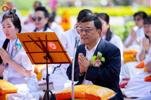 ภาพ No.314175:วันจันทร์ที่ 16 มีนาคม พ.ศ. 2569 พิธีถวายบาตรอัฐบริขาร และพิธีขอนิสัยแก่สามเณรธรรมทายาท 500 รูป ณ วิหารมายาเทวี ประเทศเนปาล