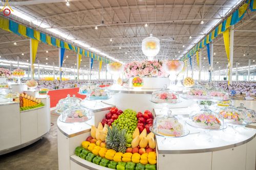 ภาพ No.81535:พิธีตักบาตร ข้าวสารอาหารแห้ง และพิธีบูชาข้าวพระ ณ สภาธรรมกายสากล วัดพระธรรมกาย วันเสาร์ที่ 3 มิถุนายน 2566