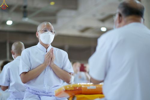 ภาพ No.84137:พิธีเวียนประทักษิณ พิธีวันทาเจดีย์ พิธีขอขมา และมอบผ้าไตร  ในโครงการบรรพชาอุปสมบทหมู่ธรรมทายาทรุ่นเข้าพรรษา และโครงการบรรพชาสามเณรโรงเรียนนานาชาติ รุ่นที่12 ในวันเสาร์ที่ 22 กรกฎาคม พ.ศ. 2566