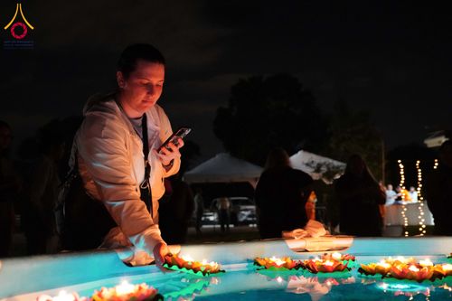 ภาพ No.326120:วันเสาร์ที่ 25 เมษายน พ.ศ.2569 จัดงาน CANDLELIGHT MEDITATION & VIGIL ณ วัดพระธรรมกายเทนเนสซี ประเทศสหรัฐอเมริกา