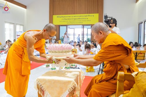 ภาพ No.336248:วันจันทร์ที่ 22 มิถุนายน พ.ศ.2569 พิธีอัญเชิญพระธรรมกาย และบรรจุพระบรมสารีริกธาตุ  ภายในเกศดอกบัวตูม องค์พระประธาน ณ อาคารสมปรารถนา วัดกลางธนรินทร์ ต.บ้านแป้ง อ.พรหมบุรี จ.สิงห์บุรี